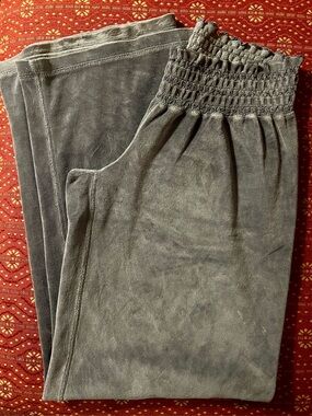 🌸💕Juicy Couture Charcoal Smocked Waist Velour Sweatpants💕🌸